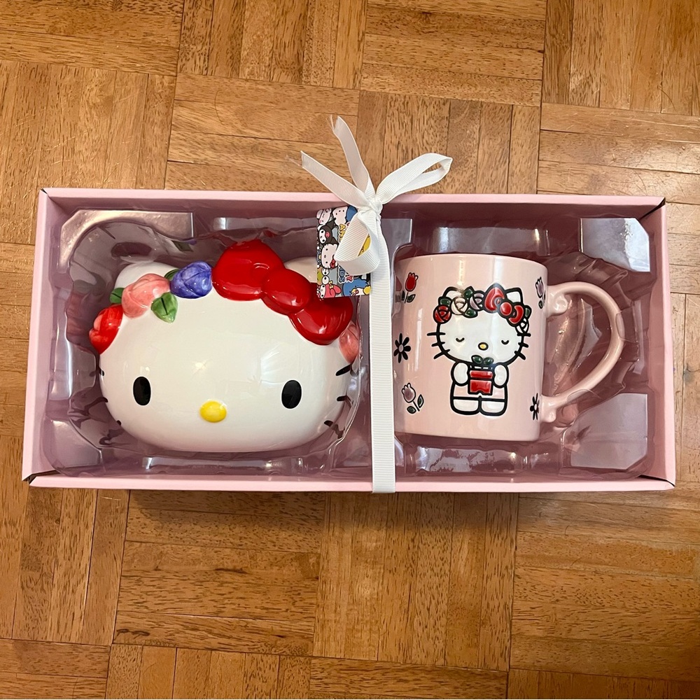 Hello Kitty Bank & Mug Gift Set 💗
By Sanrio / Blue Sky Clayworks